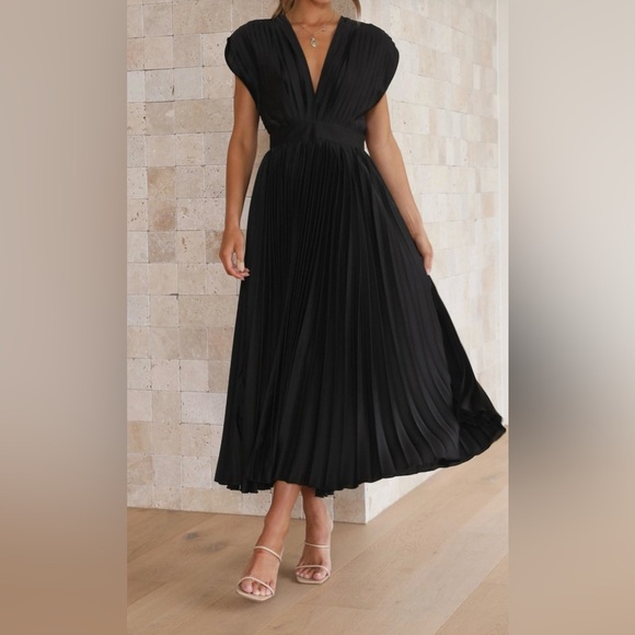 Toperth Deep V-Neck Back Tie Maxi Dress – Black (Size XL) - Picture 3 of 8